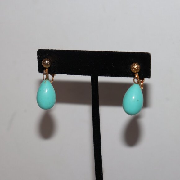 Beautiful vintage gold and dangling turquoise clip-on earrings 1 1/8" - Picture 4 of 5
